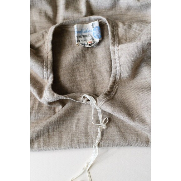 Vintage Snowflakes Tan Wool pullover crew adjustable neck sweater S 40 Moth Hole - Picture 5 of 8